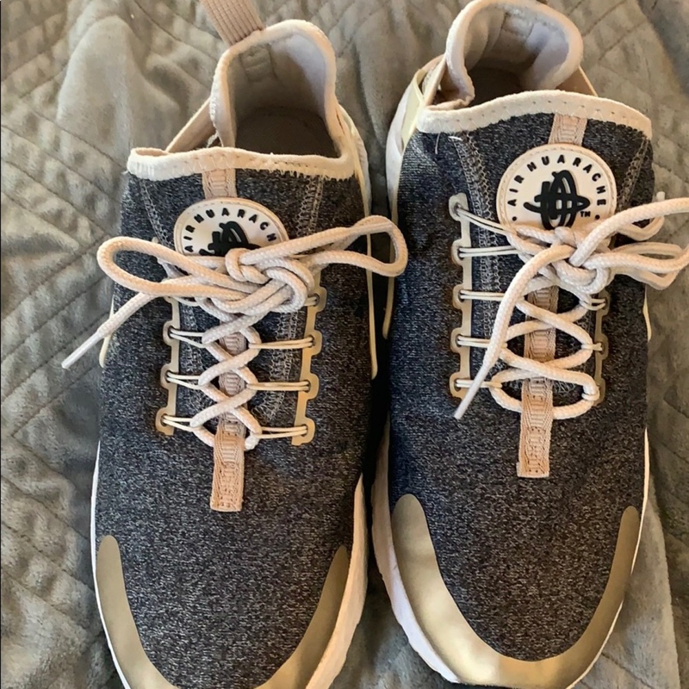 Nike tennis shoes